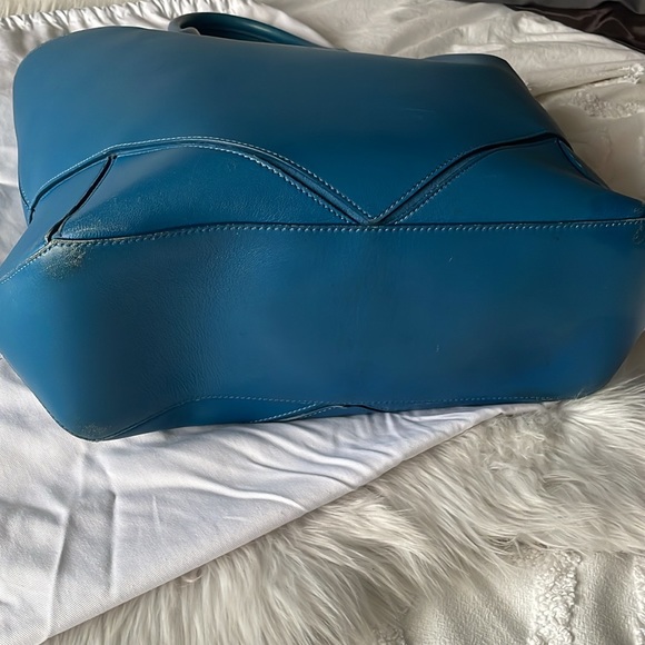 REDUCED! ⬇️GIVENCHY Easy Tote Bag - Picture 11 of 16